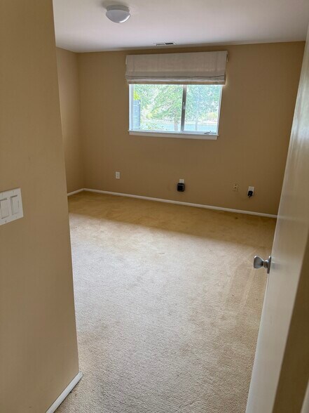 Building Photo - 6840 NE Wood Bay Ln