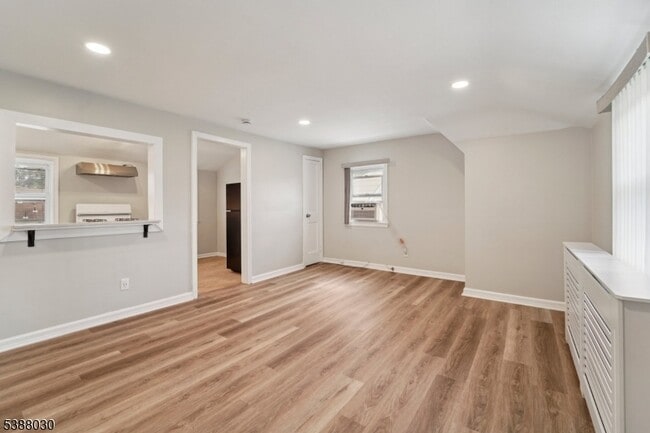 Building Photo - 2-11 31st St