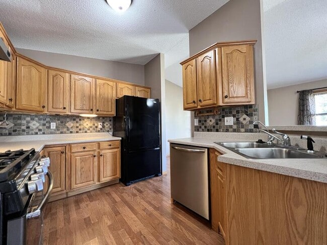 Building Photo - 2305 Eastlawn Dr