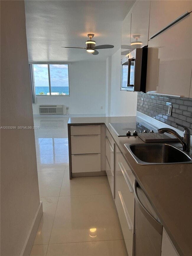 Building Photo - 1255 Collins Ave