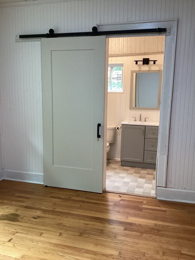 Building Photo - Nice Two Bedroom Two Bath Home