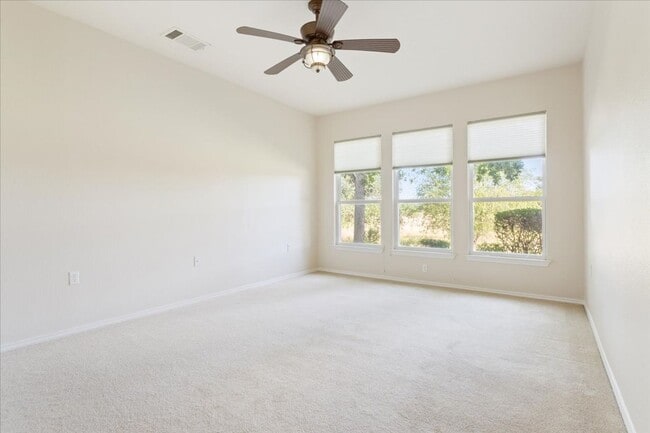 Building Photo - 141 Dickens Cir