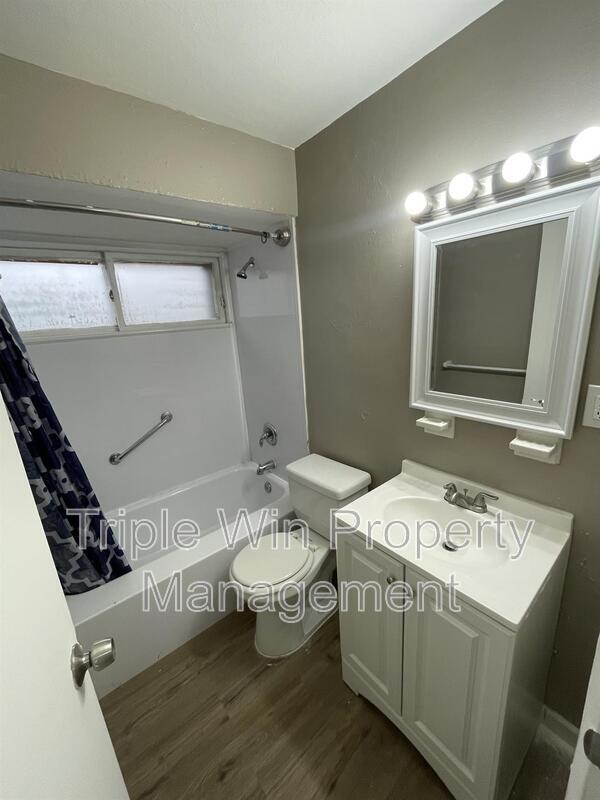 Building Photo - 8322 Sagewood Ln