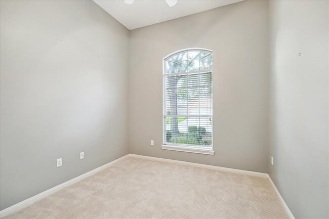 Building Photo - 1315 Varese Dr