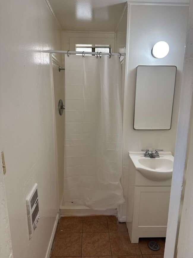 Building Photo - Cozy 1 bedroom cabin house