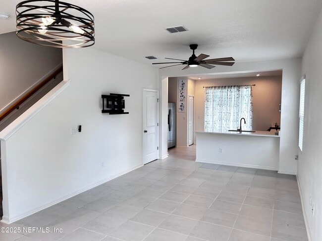 Building Photo - 379 Annies Pl