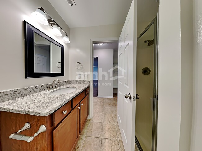 Building Photo - 422 Lions Den Dr