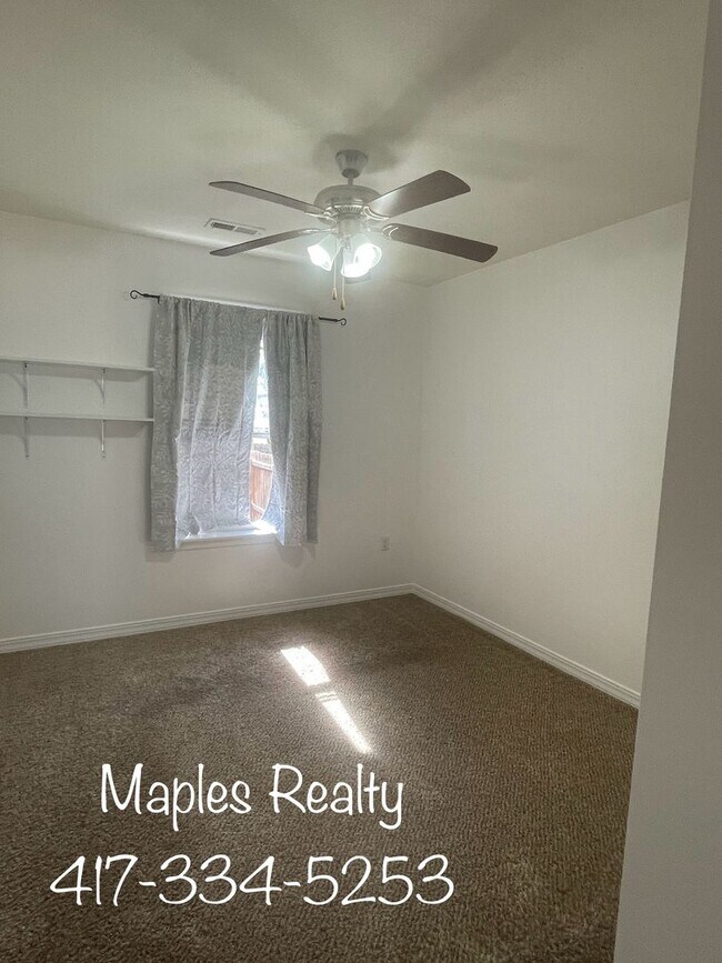 Building Photo - 3 Bedroom, 2 Bath Home for RENT in Hollister, MO