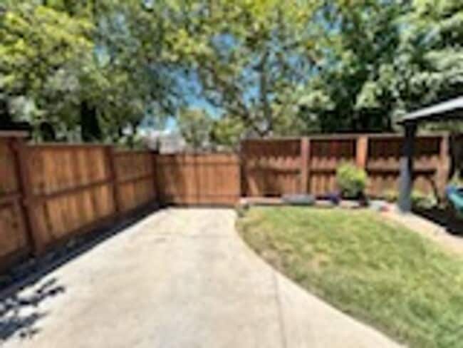 Building Photo - SHOWING FRI 7/17 & SAT 7/18 11:45-12:15PM!! 1 Bedroom 1 bath Cottage style Duplex
