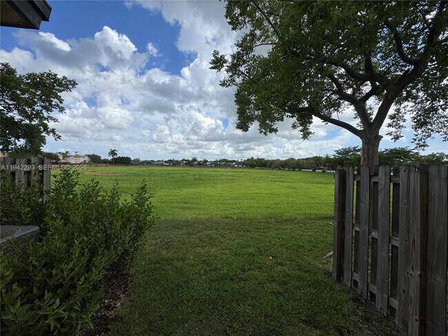 Building Photo - 134 SE 28th Ter