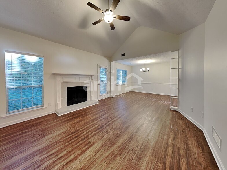 Building Photo - 755 Allen's Landing Dr SE