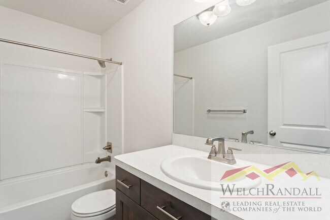 Building Photo - 3 Bedroom Townhome available in North Salt...