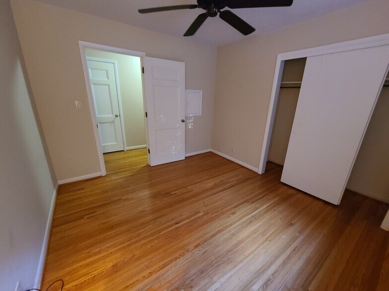 Building Photo - 927 Downey Dr