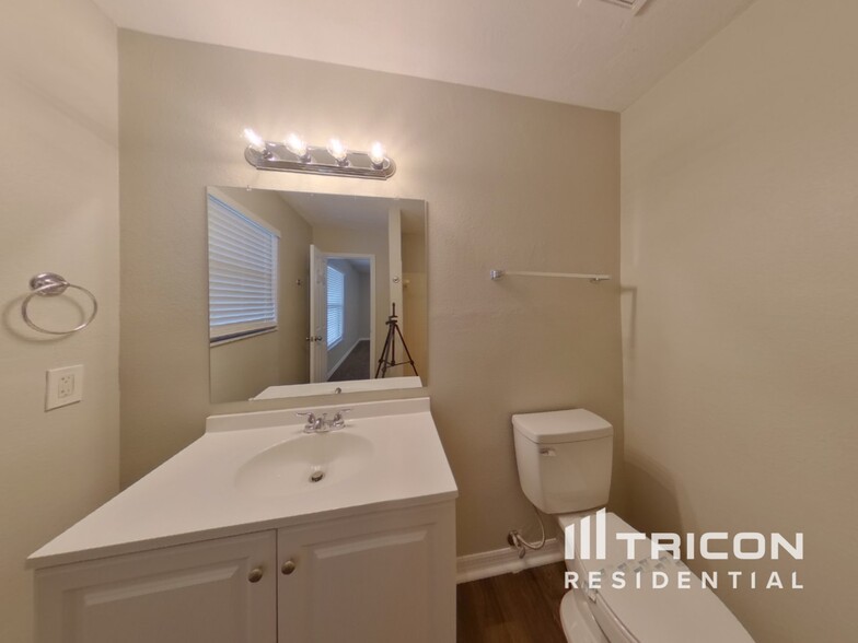 Building Photo - 483 Spruceview Dr