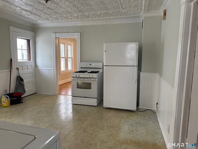 Building Photo - 88 Woodbine St