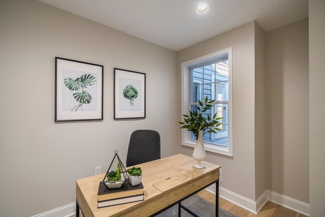 Building Photo - Natural-Light Stunner Near Eastern Market & Potomac Metro