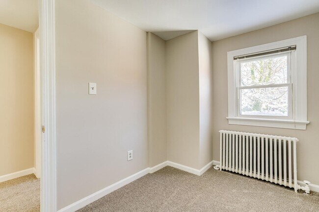 Building Photo - 530 E Alexandria Ave