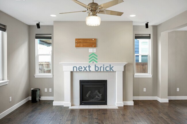 Building Photo - 4 BED AND 2.5 BATH SINGLE FAMILY HOUSE FOR RENT