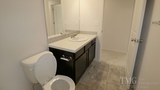 Building Photo - 3BD Home in Ridgefield in a Great Location!  Don't Miss Out!