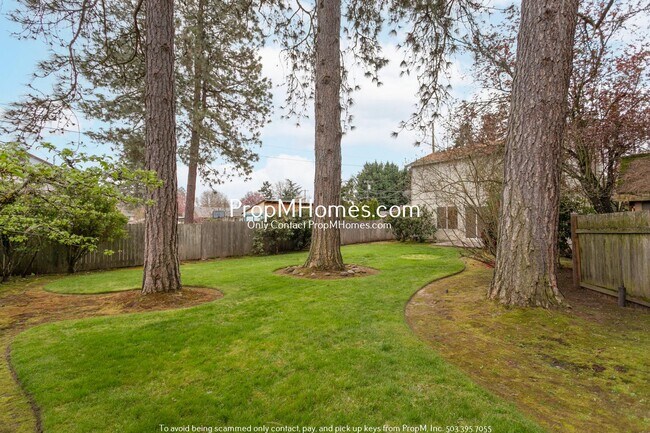 Building Photo - Three Bedroom Aloha Home with Park-Like Backyard!