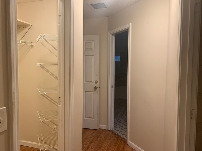 Building Photo - 3204 Southern Hills Cir W