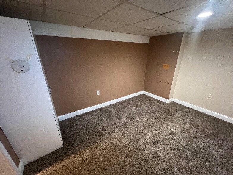 Building Photo - 51 Laverack Ave