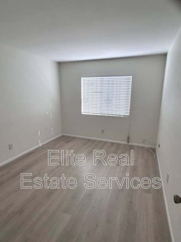 Building Photo - 3110 Manos Dr