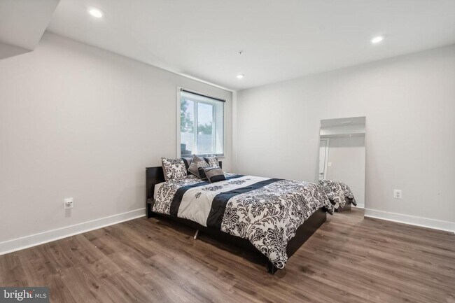 Building Photo - 11281 Wheeler Ridge Dr