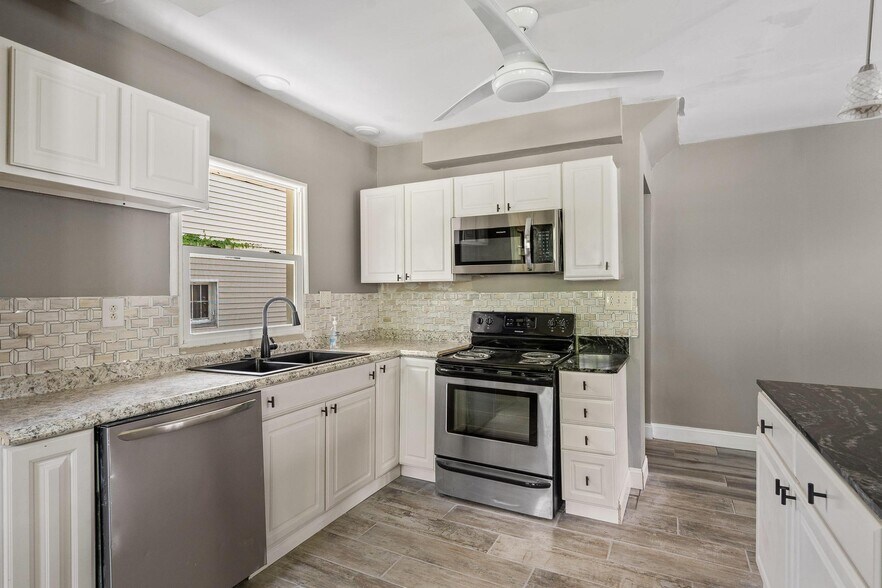 Building Photo - 135 W Hudson Ave