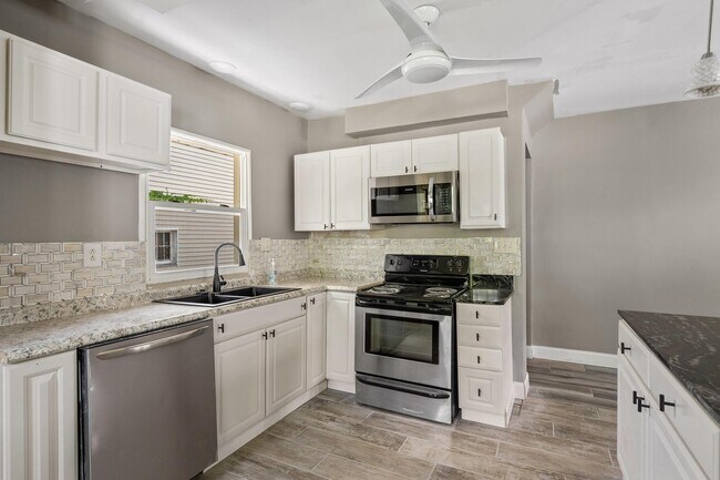 Building Photo - 135 W Hudson Ave