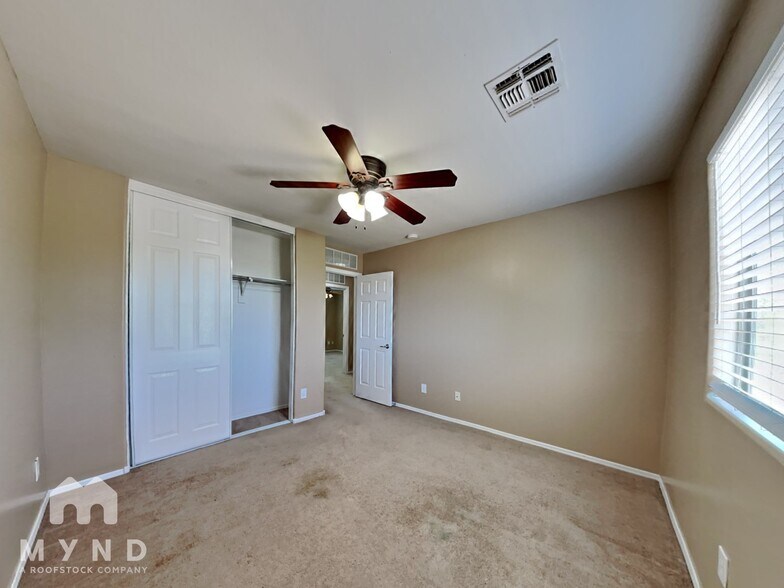 Building Photo - 4732 W Dill Ave