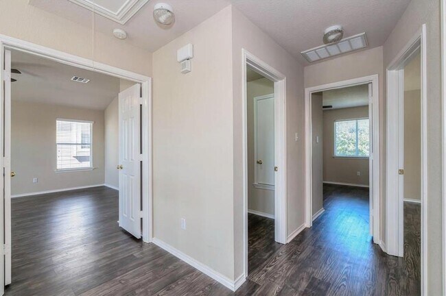 Building Photo - 106 Mertz Ln