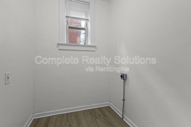 Building Photo - 3011 Miami St