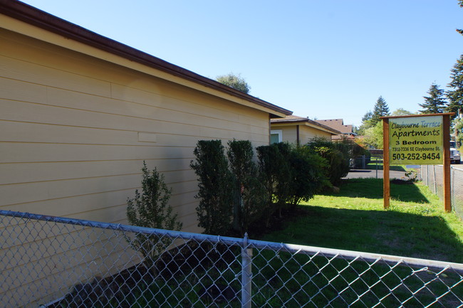 CLAYBOURNE TERRACE: YARD - Claybourne Terrace