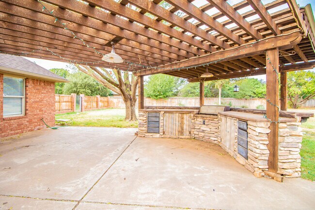 Building Photo - 5402 158th St