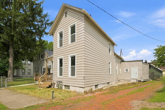 Building Photo - 4212 Apple Ave