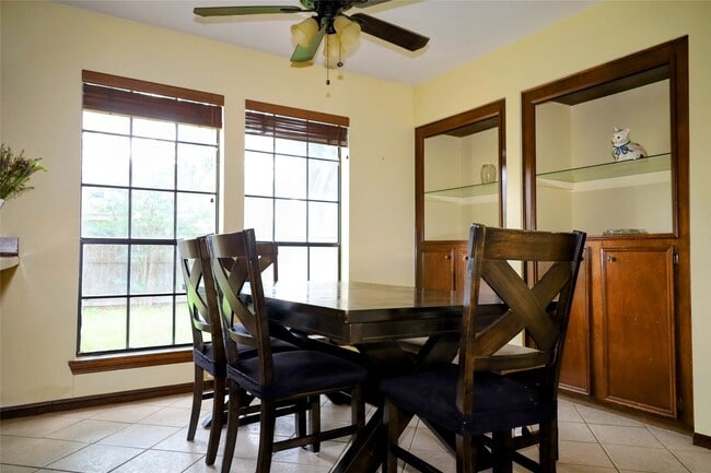 Building Photo - 9948 Twin Shores Dr