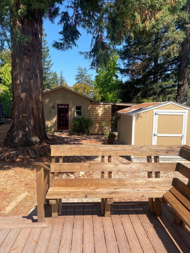 Building Photo - Charming 2 bedroom, 1 bathroom house with ...