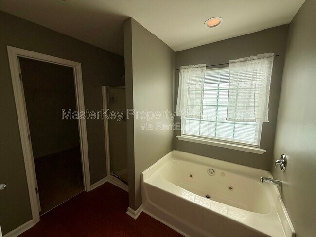 Building Photo - 105 Penncross Dr