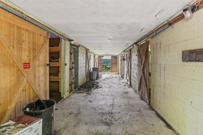 Building Photo - 9625 Hoffman Seachrist Road, Walkersville,...