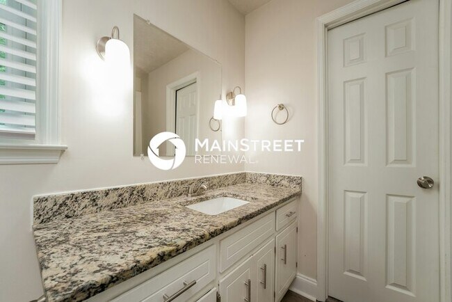Building Photo - 4 Bedroom Pet-Friendly Home in STONE MOUNTAIN, GA with Main Street Renewal