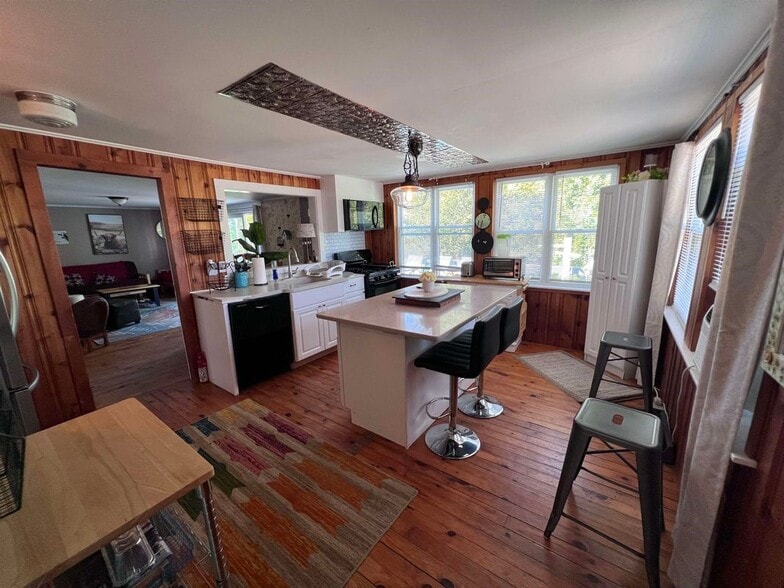 Building Photo - 78 Long Island Rd