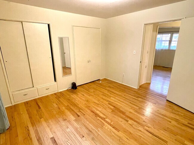 Building Photo - CURFN01