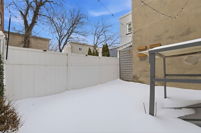 Building Photo - 803 West St