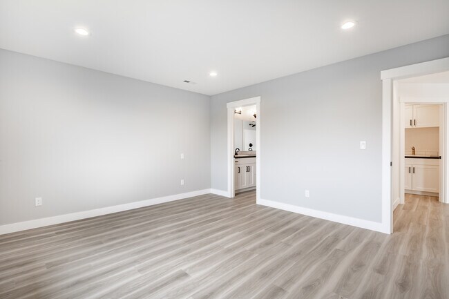 Building Photo - 1517 Hovel Rd