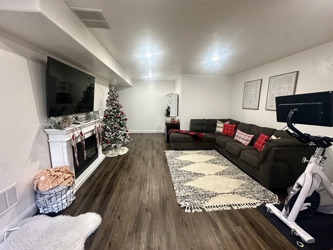 Building Photo - 3920 Flint Ave