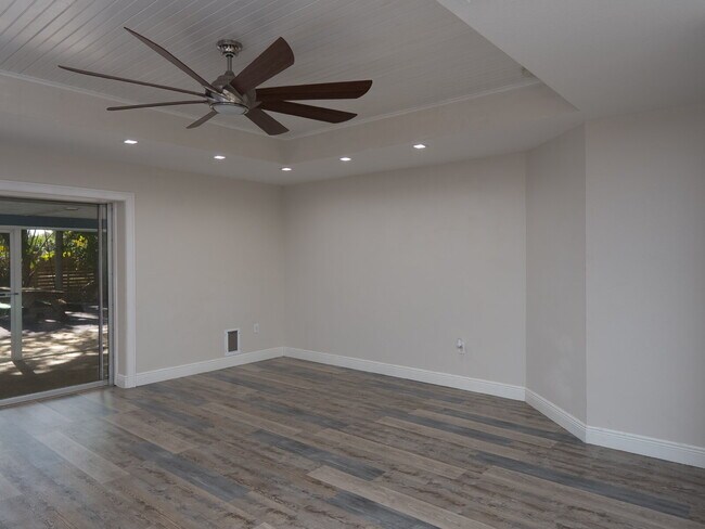 Building Photo - 3525 Riviera Dr