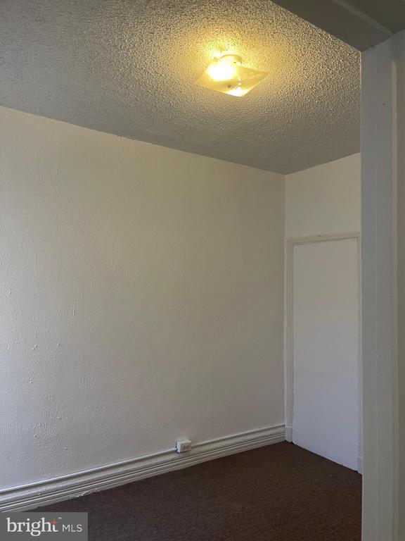Building Photo - 1321 N Hollywood St