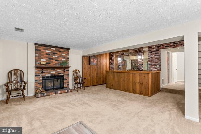 Building Photo - 15649 Mews Ct