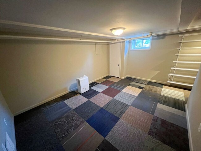 Building Photo - Charming 2 Bed 2 Bath Brick Townhome With A Fully Fenced Yard In Beautiful Foxcroft Heights